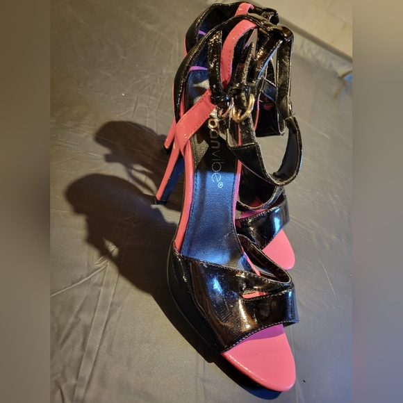 Urban Vibe pink spiked black heels. Size 8, open toe, wide ankle strap - Picture 16 of 16